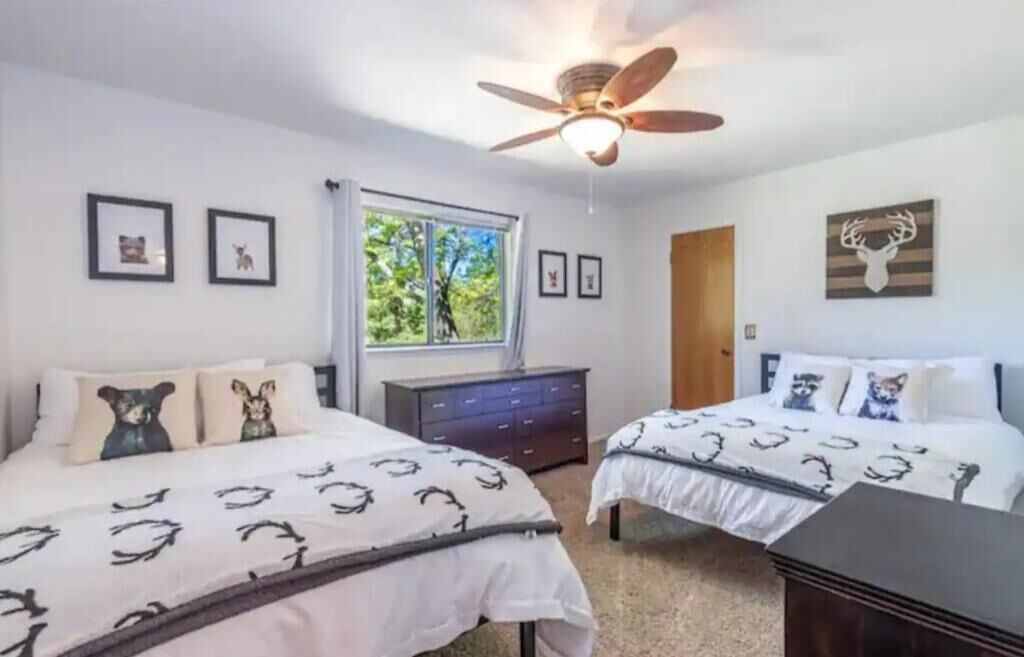 3 bedrooms, desk, iron/ironing board, travel cot