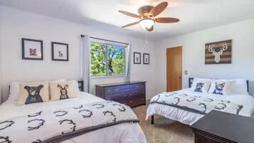 3 bedrooms, desk, iron/ironing board, travel cot