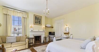 Maine's Best Kept Secret, Room 2