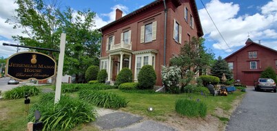 Picturesque bed and breakfast, nestled in the foothills of the white mountains