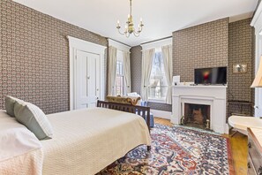 2 bedrooms, iron/ironing board, free WiFi, bed sheets - Picturesque bed and breakfast, nestled in the foothills of the white mountains (Limerick)