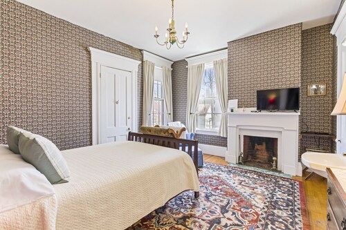 Maine's Best Kept Secret, Room 3