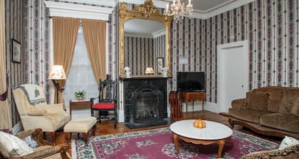 Maine's Best Kept Secret, Room 4