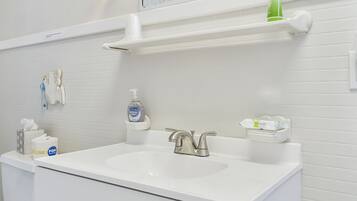 Douche, sĂšche-cheveux