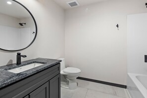 Ducha, secador de pelo y toallas