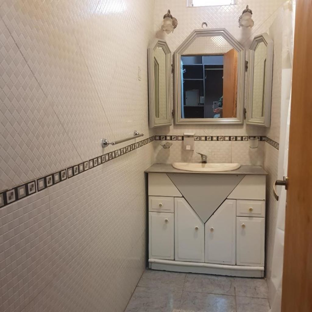 Bidet, Handtücher, Seife, Shampoo