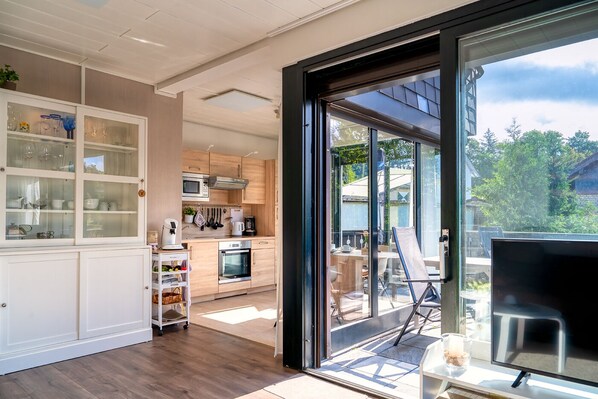 Kylskåp, mikrovågsugn, ugn och spishäll