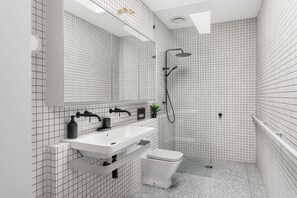 Bathroom - The Atrium Abbotsford House BBQ and Parking (Abbotsford)