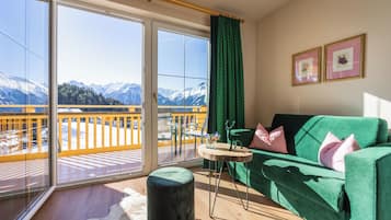 Deluxe Room, Mountain View | In-room safe, desk, laptop workspace, free WiFi