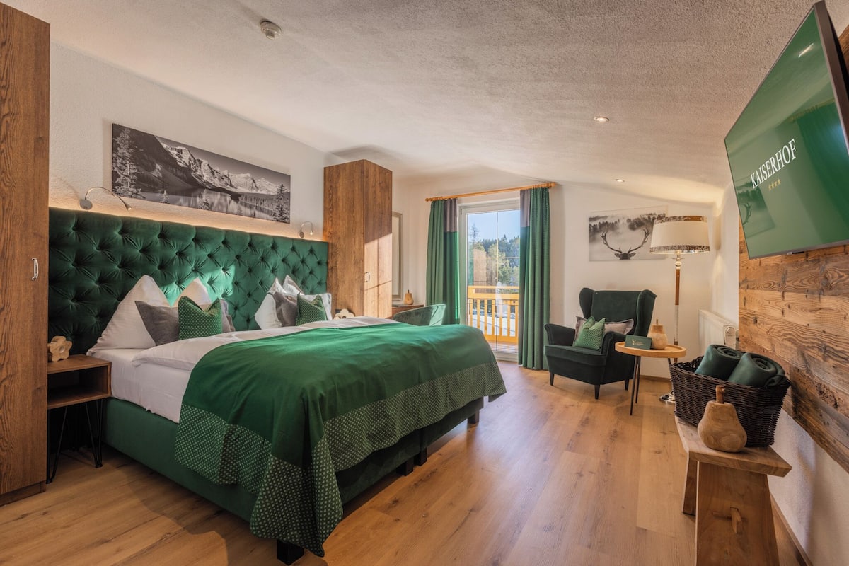 In-room safe, desk, laptop workspace, free WiFi