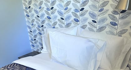 Wolastoq Inn & Suites