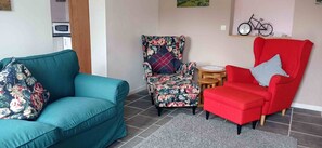 Fernseher, Kamin, DVD-Player, Stereoanlage