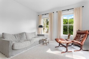 TV, bøker og kontorer