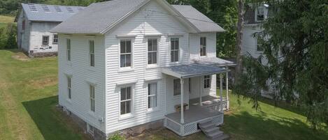 المنشأة من الخارج