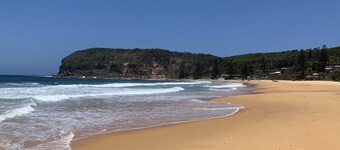 Retro Beach House by HolidayCo.