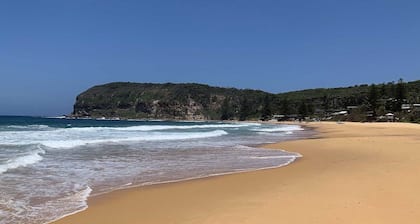 Retro Beach House by HolidayCo.