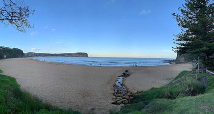 Retro Beach House by HolidayCo.