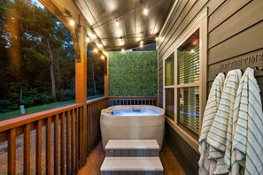 Indoor spa tub