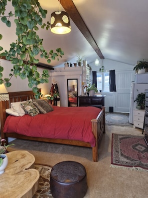 1 bedroom, bed sheets