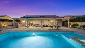Piscina all'aperto, una piscina riscaldata