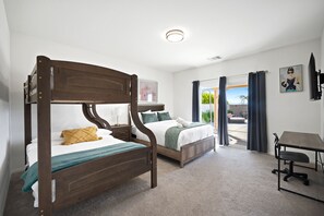4 habitaciones, escritorio, tabla de planchar con plancha y wifi gratis