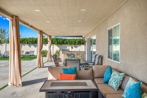 Outdoor dining - Views, Gameroom, Saltwater Pool & Hot tub, Firepit (Desert Hot Springs)