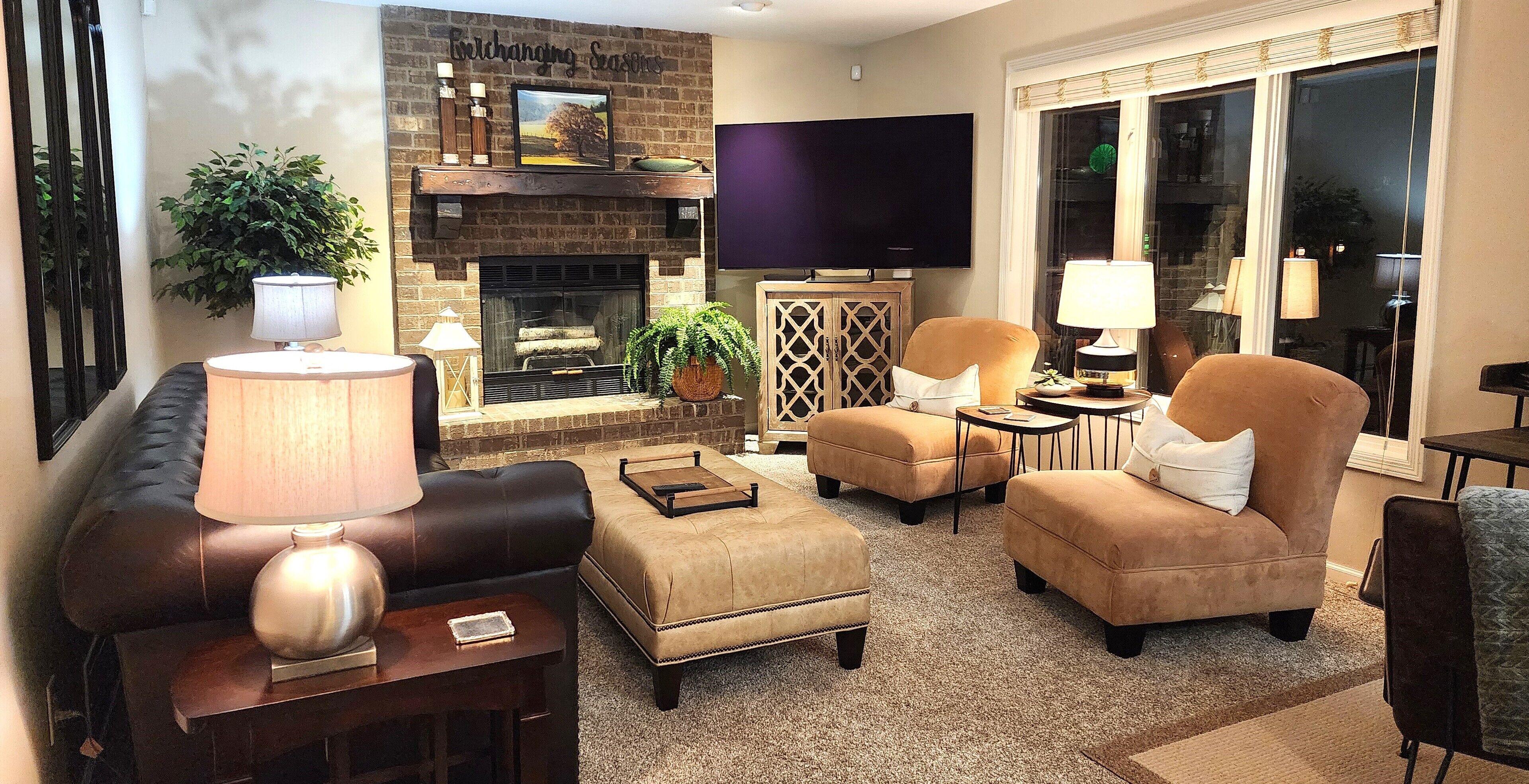Everchanging Seasons: Charming Retreat + Cottage  Hot Tub  Sauna  Game Haven - Lakeville, MN