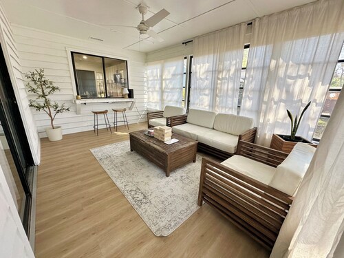 The White House+Pet Friendly