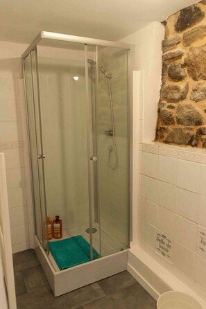 Shower, eco-friendly toiletries, hair dryer, towels