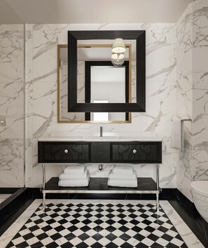 Dusj, regndusjhode, designertoalettartikler og hårføner