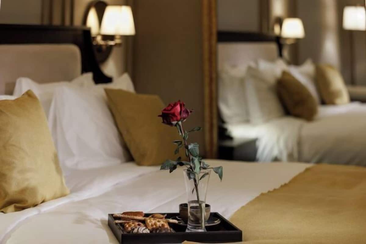 1 bedroom, Egyptian cotton sheets, premium bedding, down duvets