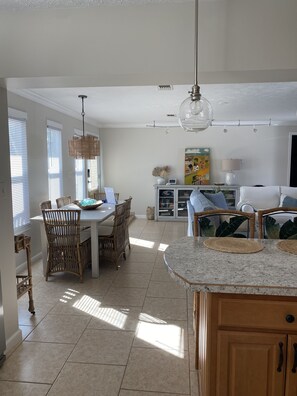 Dining - Shell’s Beach House with Cottage and PRIVATE POOL (Panama City Beach)