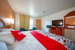 Escritorio, wifi gratis y ropa de cama 