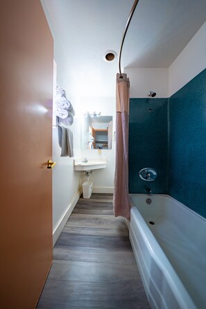 Free toiletries, towels - Budget Inn Madras By OYO (Madras)