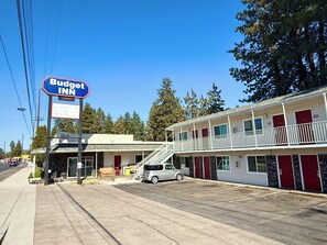 Front of property - Budget Inn Bend  (Bend)