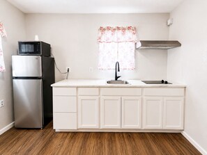 3 Queen Beds with Kitchenette | Private kitchen