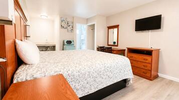 Habitación, 1 cama King size | Escritorio, wifi gratis y ropa de cama