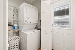 Interior - 3-bedroom with parking pass 3 beach badges 1 block to the beach and boardwalk (Seaside Heights)