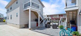 3-bedroom with parking pass 4 beach badges 1 block to the beach and boardwalk