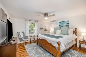 4 bedrooms, desk, iron/ironing board, travel cot