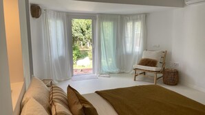 Habitación superior, vistas al jardín | Ropa de cama