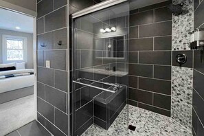 Dusche, Handtücher, Shampoo