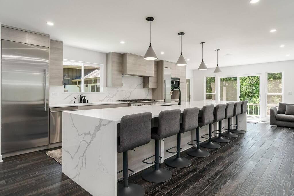 Geladeira, micro-ondas, fogão, cooktop