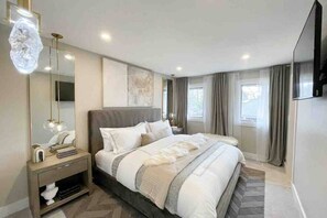 6 Schlafzimmer, Bügeleisen/Bügelbrett, Reisekinderbett, WLAN
