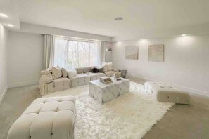 Fernseher, Kamin, Videospiele, Stereoanlage
