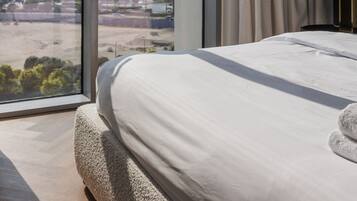 1 bedroom, in-room safe, iron/ironing board, free WiFi