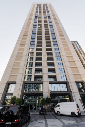 Exterior - Burj Khalifa View & Creek lagoon (Dubai)