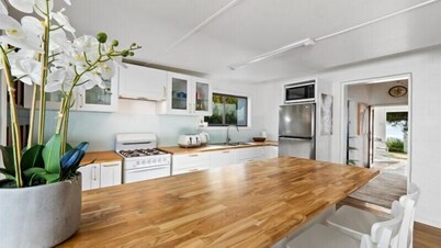 Maizies View - A Hidden Gem - Maizies View - Lovingly renovated 1950s character home with a view