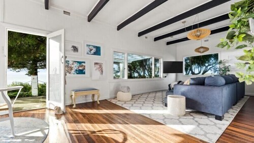 Maizies View - A Hidden Gem - Maizies View - Lovingly renovated 1950s character home with a view