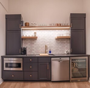 Microwave, dishwasher, coffee/tea maker, toaster